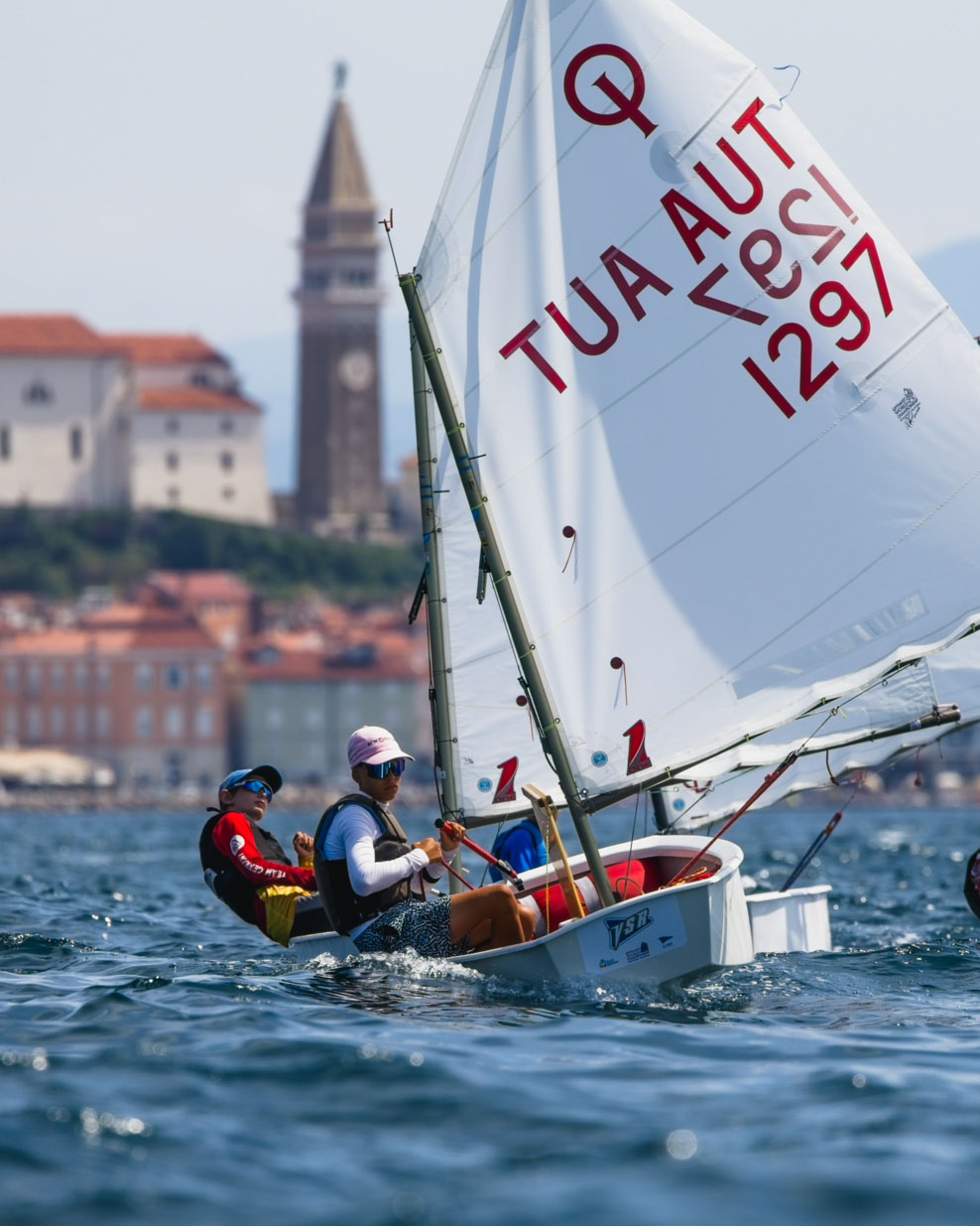 kids sailing optimist